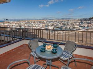 Balkón alebo terasa v ubytovaní Apartment Port L'escala-1 by Interhome