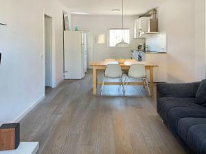 Kuchyňa alebo kuchynka v ubytovaní Apartment Garbi Park by Interhome