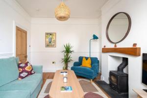 Ruang duduk di Arty House with Garden in Central Bristol