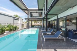 Bazén v ubytování Totally New 4BR Private Villa Sunset Garden 2, 12m Oxygen Pool nebo v jeho okolí