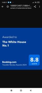 zrzut ekranu strony białego domu na telefonie w obiekcie The White House No.1 w mieście Brufut
