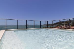 a swimming pool with a view of the ocean at Spot Jurere sofisticação à beira mar - SPJ's in Florianópolis