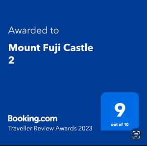 uno schermo blu con il testo aggiornato per montare il castello completo di Mount Fuji Castle 2 a Yamanakako