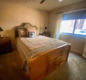 Ένα ή περισσότερα κρεβάτια σε δωμάτιο στο Read Haven 3 Bedroom, 1.5 Bath