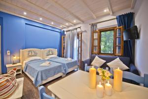 Säng eller sängar i ett rum på Flamingo Hotel Pelion - Seaside Superior Studios & Suites
