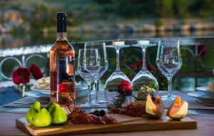 Nápoje v ubytování 1 Bedroom Beach Front Home In Krusevo