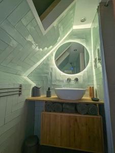 a bathroom with a sink and a mirror at Het Pakhuis Haarlem in Haarlem