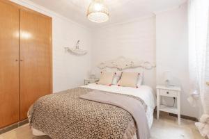 Łóżko lub łóżka w pokoju w obiekcie Apartamento Frentemar 1 by Costa CarpeDiem