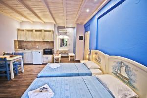 Kuchyň nebo kuchyňský kout v ubytování Flamingo Hotel Pelion - Seaside Superior Studios & Suites