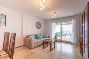 Część wypoczynkowa w obiekcie Apartamento Frentemar 1 by Costa CarpeDiem