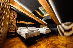 Кровать или кровати в номере APARTAMENT LORDA