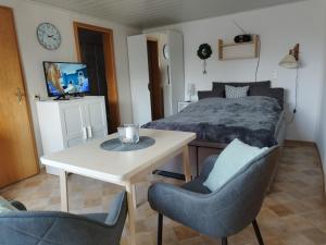 a bedroom with a bed and a table and chairs at FeWo 3 mit Terrasse, Box-Bett, kl extra Zi mit Einzelbett, Tresor in Dahme