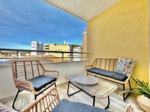 A balcony or terrace at Malagadevacaciones - La Marea
