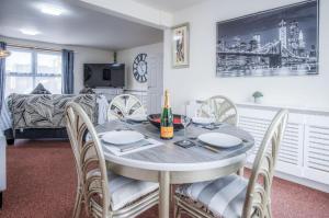 a dining room with a table and chairs at Fulke Street - 2 Bedroom Apartment - Milford Haven in Milford Haven