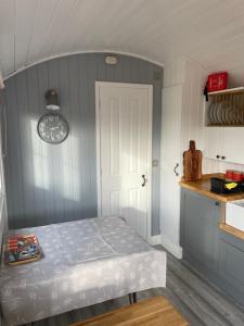 a room with a bed in a kitchen at The Shepherd's Hut in Mixbury