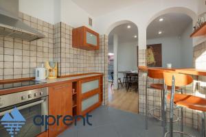 a kitchen with a stove and a counter top at Dom Westchnień - Aprent in Dziwnów