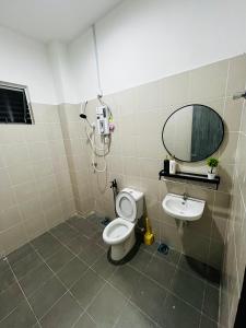 Kylpyhuone majoituspaikassa BOSS Homestay