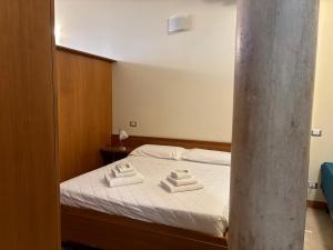 a bedroom with a bed with towels on it at SAN STAE CASA AURORA in Venice