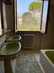 Ένα μπάνιο στο Villa Rosi