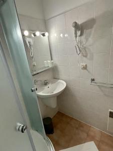 Koupelna v ubytování Hotel Oáza Praha