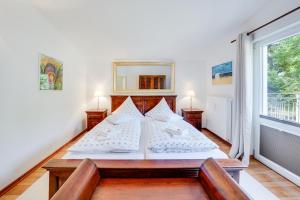 Ein Bett oder Betten in einem Zimmer der Unterkunft Meer & Wald Wellness Appartements