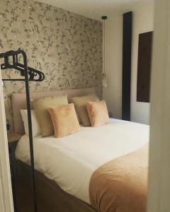 Кровать или кровати в номере Apartamento premium en la plaza de Montanejos