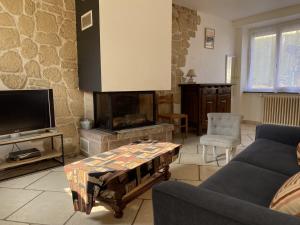 a living room with a couch and a fireplace at 663 - Maison individuelle avec un extérieur, située en plein cœur du centre-ville d'Erquy in Erquy