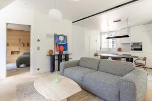 Kuchyňa alebo kuchynka v ubytovaní Luxueux duplex en plein coeur de Paris dans le 1er arrondissement