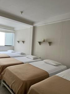 Tempat tidur dalam kamar di Chanos Apart-Hotel