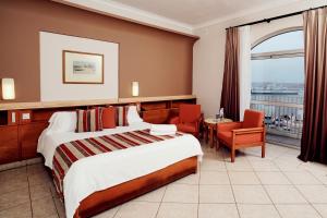 a hotel room with two beds and a window at Paradise Bay Resort in Mellieħa