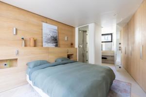 Posteľ alebo postele v izbe v ubytovaní Luxueux duplex en plein coeur de Paris dans le 1er arrondissement