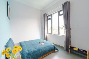 Postel nebo postele na pokoji v ubytování Kim Little Hotel Dalat