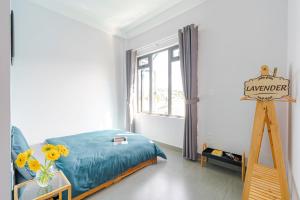 Postel nebo postele na pokoji v ubytování Kim Little Hotel Dalat