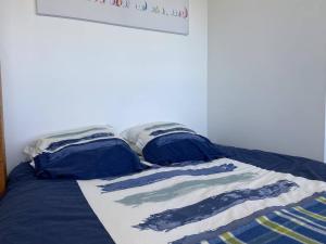 Ліжко або ліжка в номері 352 - Appartement T2 avec une vue imprenable sur le Cap Fréhel