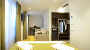 a bedroom with a bed and a chair and a closet at Casa Pince in Barcelona