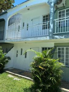 a house with a balcony on the side of it at Residence Loisirs in Pereybere