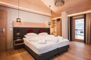 Posteľ alebo postele v izbe v ubytovaní Hotel Riederhof- Urlaub mit WAU!