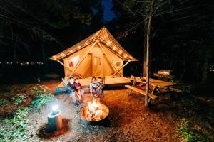 Fotografie z fotogalerie ubytování Huttopia Southern Maine v destinaci Sanford