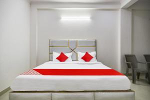 Postel nebo postele na pokoji v ubytování Flagship Four Seasons Inn Near Akshardham