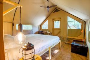 a bedroom with a bed in a small room at Huttopia Southern Maine in Sanford