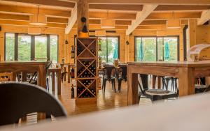 Restoran või mõni muu söögikoht majutusasutuses Huttopia Sutton