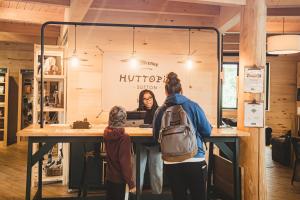 Majutusasutuse Huttopia Sutton külastajad