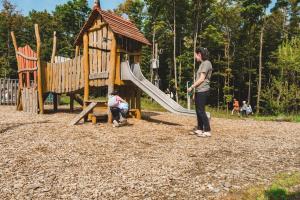 Majutusasutuse Huttopia Sutton külastajad