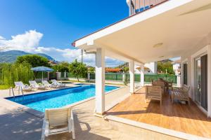 Swimmingpoolen hos eller tæt på Villa Vista