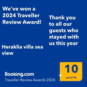 żółty znak, który mówi, że wygraliśmy nagrodę za ocenę podróżnika w obiekcie Heraklia villa sea view w mieście Nea Iraklia