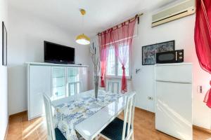 TV a/nebo společenská místnost v ubytování Appartamento fronte mare con vista mare