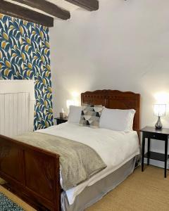 a bedroom with a bed and two tables with lamps at Maison Dix Tusson in Tusson