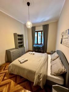 a bedroom with a bed with two towels on it at Casa Vanchiglia - Centro in Turin