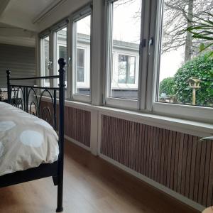 Postel nebo postele na pokoji v ubytování Tuinkamer 't Strunerke