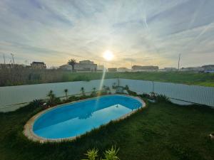 Bazén v ubytování Vagueira Guest House & Beach Hostel nebo v jeho okolí + 37 fotografií
